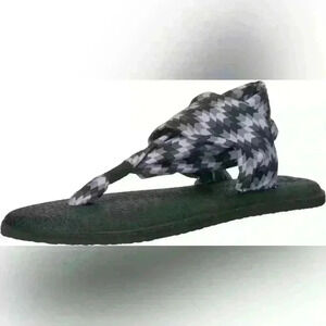 Women’s SANUK yoga sling sandal- Size 9